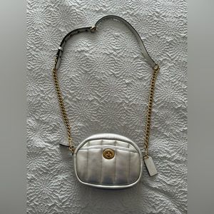 Coach small quilted camera bag in metallic 🤍